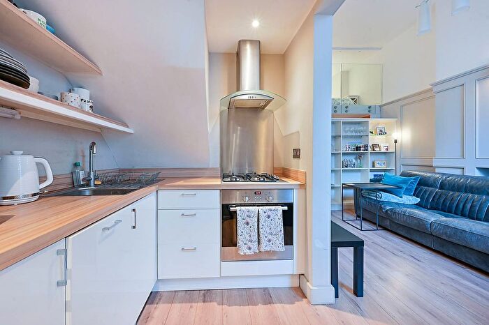 Studio For Sale In London Stile, Chiswick, London, W4