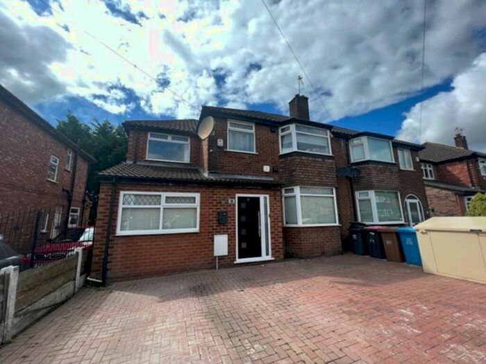 4 Bedroom Semi-Detached House To Rent In Greenacre Lane, Worsley, M28