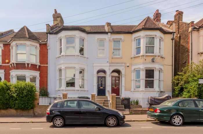 3 Bedroom Flat To Rent In Wightman Road, London, N4
