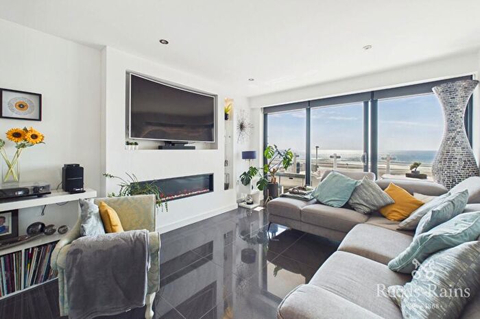 2 Bedroom Apartment For Sale In New South Promenade, Blackpool, Lancashire, FY4