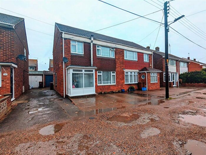 3 Bedroom Property For Sale In Millcroft Road, Cliffe, ME3