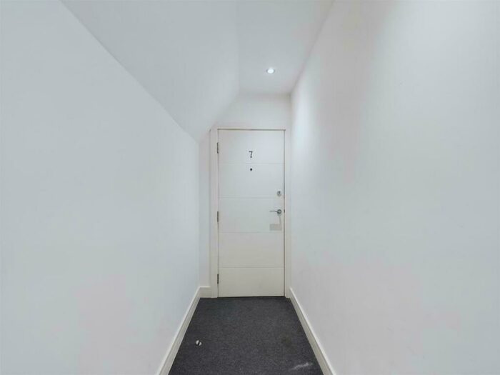 2 Bedroom Apartment To Rent In Knifesmithgate, Chesterfield, S40