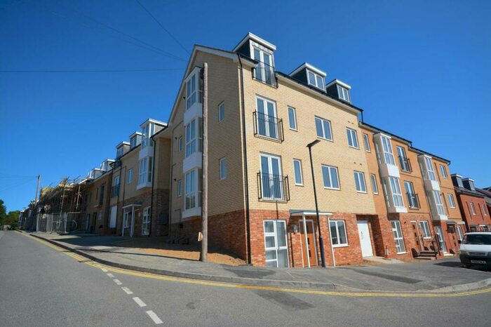 2 Bedroom Apartment To Rent In Harbour Court, Old Road, East Cowes, PO32
