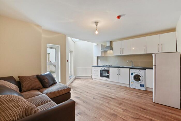 2 Bedroom Flat To Rent In High Street London, N8