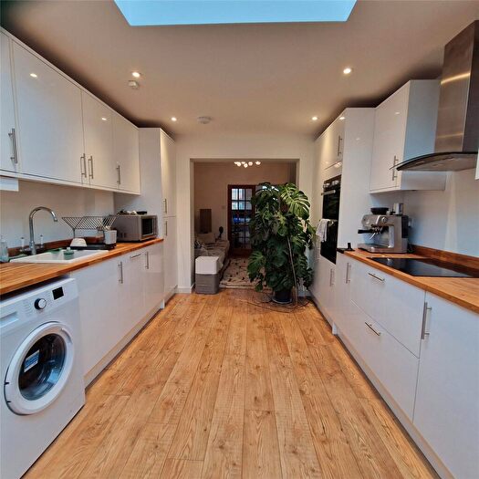 2 Bedroom Terraced House To Rent In Duke Street, Windsor, SL4