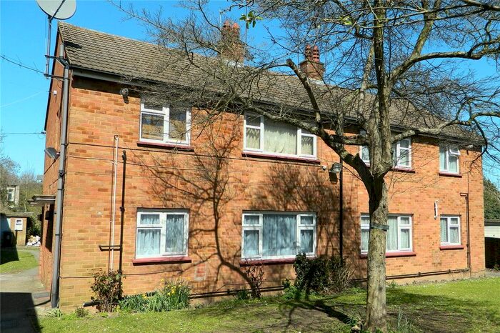 1 Bedroom Flat To Rent In The Chestnuts, Colindeep Lane, London, NW9