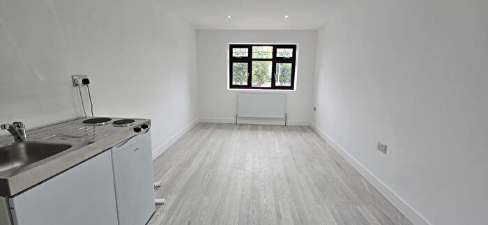 Studio To Rent In Russell Road, Tilbury, Essex, RM18