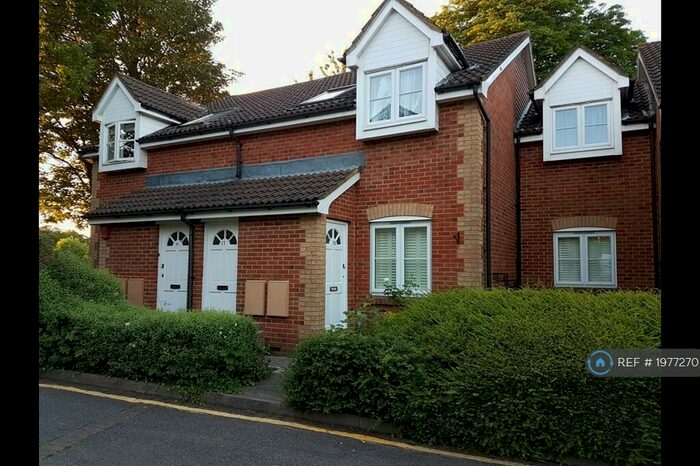 2 Bedroom Maisonette To Rent In Rosamund Close, South Croydon, CR2