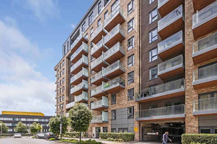 2 Bedroom Flat To Rent In Caversham Road, London, NW9