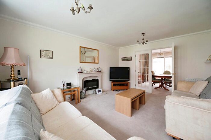 4 Bedroom Detached House For Sale In Hamfield Drive, Hayling Island, Hampshire, PO11