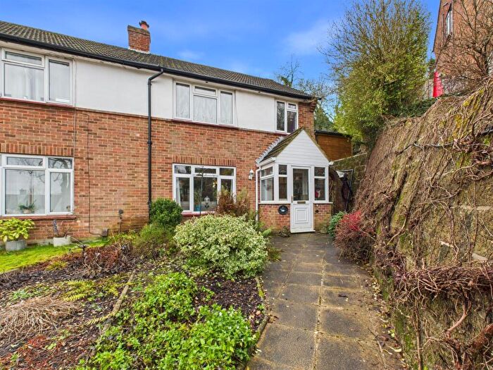 3 Bedroom Semi Detached House For Sale In Benham Close, Coulsdon, CR5