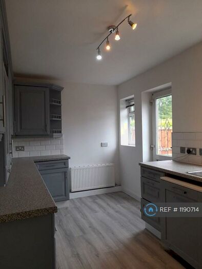 3 Bedroom Semi-Detached House To Rent In Newland Close, Nottingham, NG8