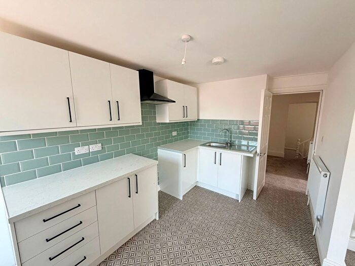 2 Bedroom Flat To Rent In Thomas Street, Llanelli, SA15