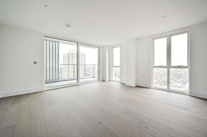 2 Bedroom Flat For Sale In Vision Point, Battersea, SW11
