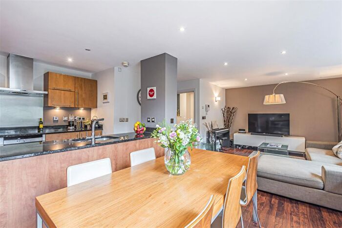 2 Bedroom Town House To Rent In Savoy Mews, London, SW9