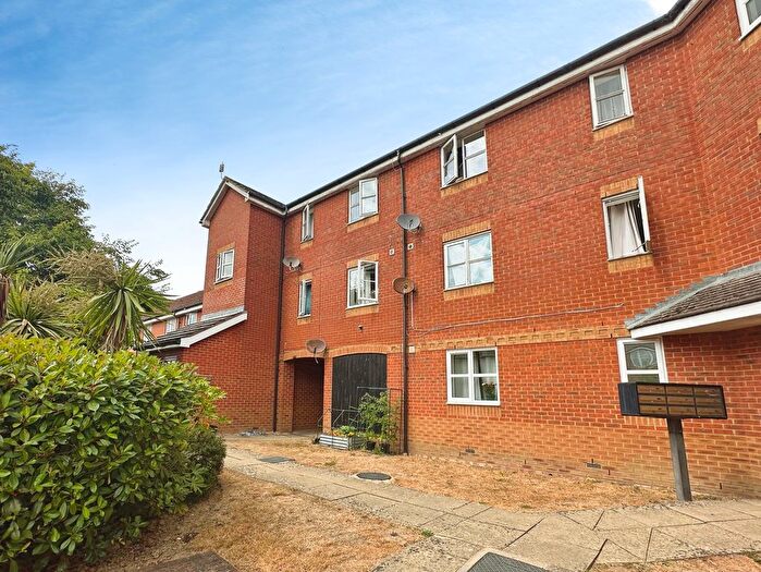 2 Bedroom Flat For Sale In East Stour Way, Ashford, TN24