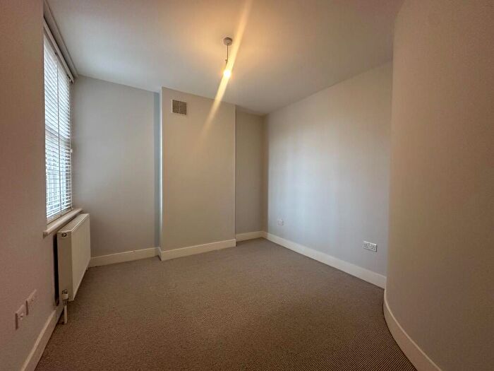 1 Bedroom Flat To Rent In Saltwood Grove, Walworth Village, London, SE17