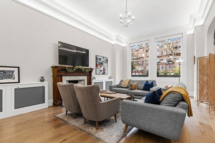 3 Bedroom Flat To Rent In Bina Gardens, South Kensington, SW5