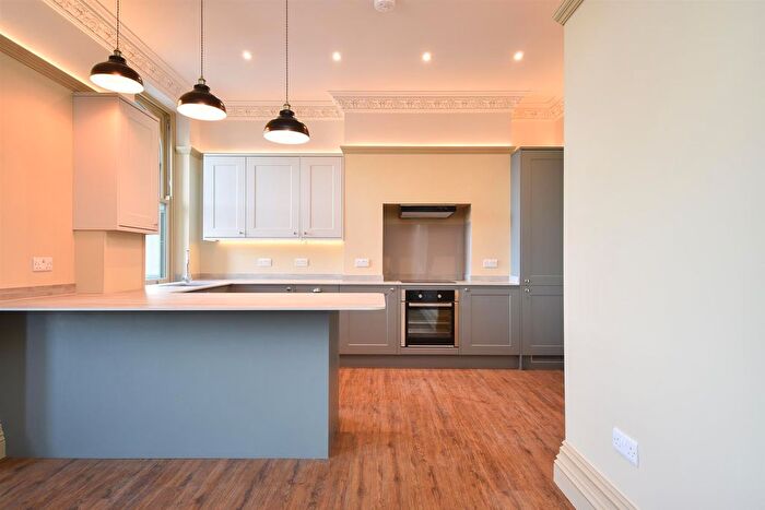 2 Bedroom Flat To Rent In Cornwallis Gardens, Hastings, TN34