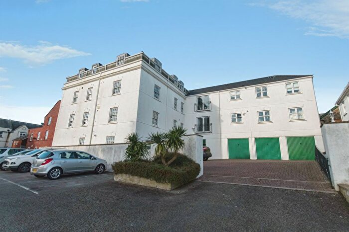 2 Bedroom Flat For Sale In West Street, Axminster, EX13