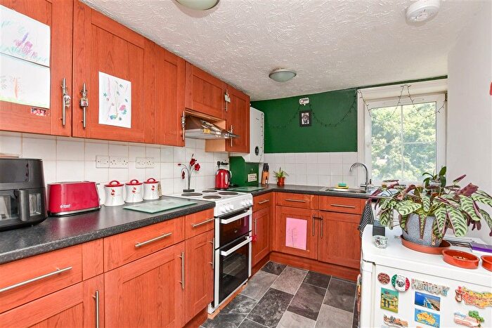 2 Bedroom Flat For Sale In Castle Hill Road, Dover, Kent, CT16