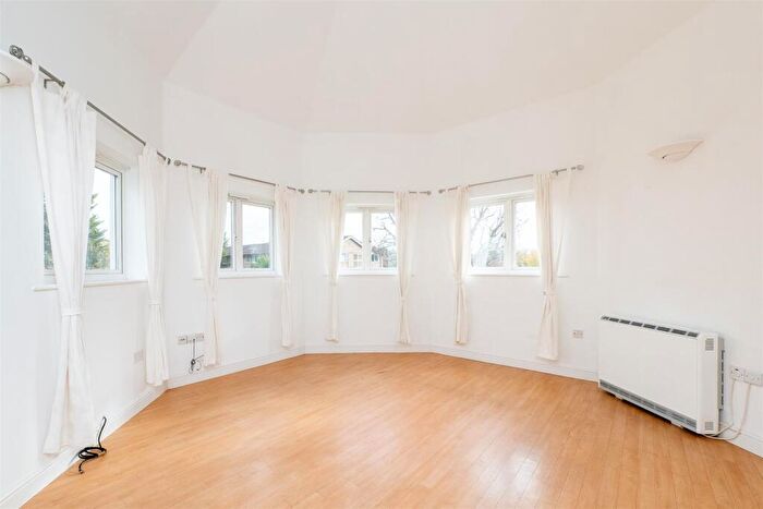 2 Bedroom Flat For Sale In Worcester Road, Sutton, SM2