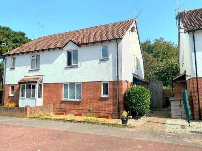 2 Bedroom End Of Terrace House To Rent In Lanyards, Littlehampton, West Sussex, BN17