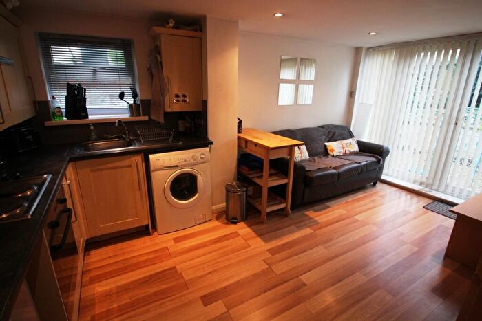 1 Bedroom Flat To Rent In Claude Road, Roath, CF24
