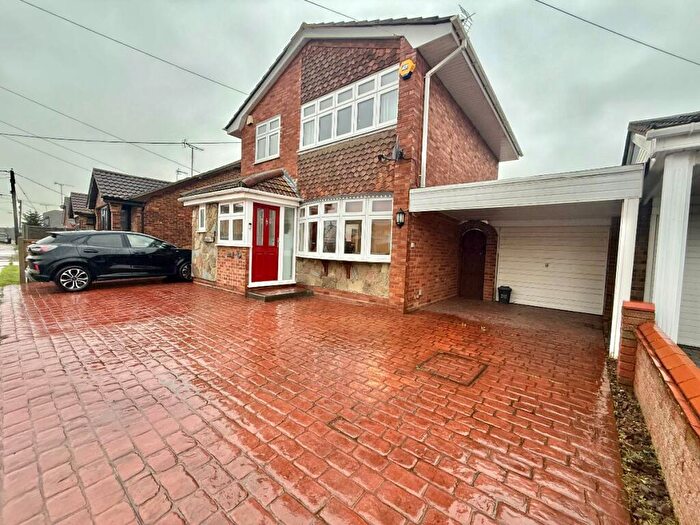 4 Bedroom Detached House For Sale In Roggel Road, Canvey Island, SS8