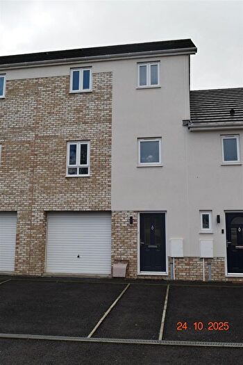3 Bedroom Town House To Rent In Harbour Crescent, Highbridge, TA9