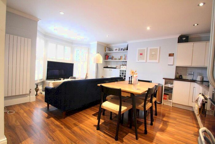 2 Bedroom Flat To Rent In Acre Lane, London, SW2
