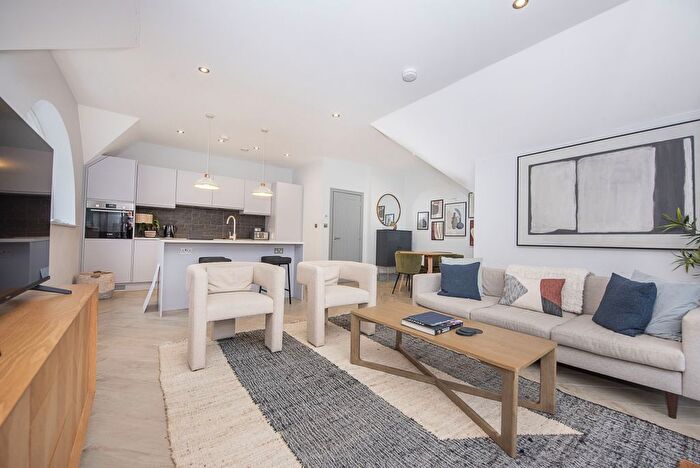 2 Bedroom Flat To Rent In Woodborough Road, London, SW15