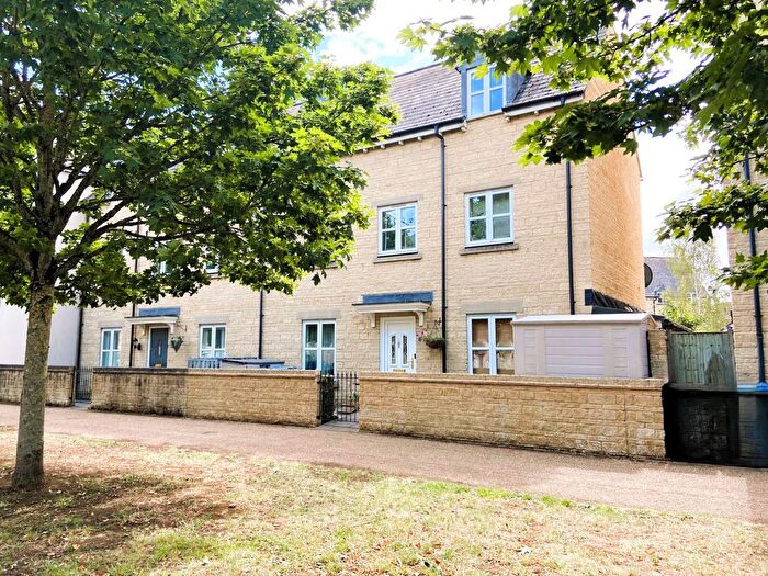 4 Bedroom End Of Terrace House For Sale In Ash Avenue, Carterton, Oxfordshire, OX18