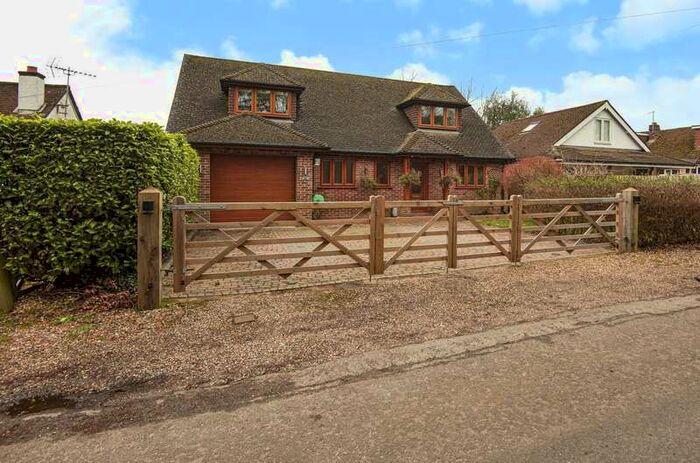 4 Bedroom Detached House For Sale In Dukes Road, Fontwell, BN18