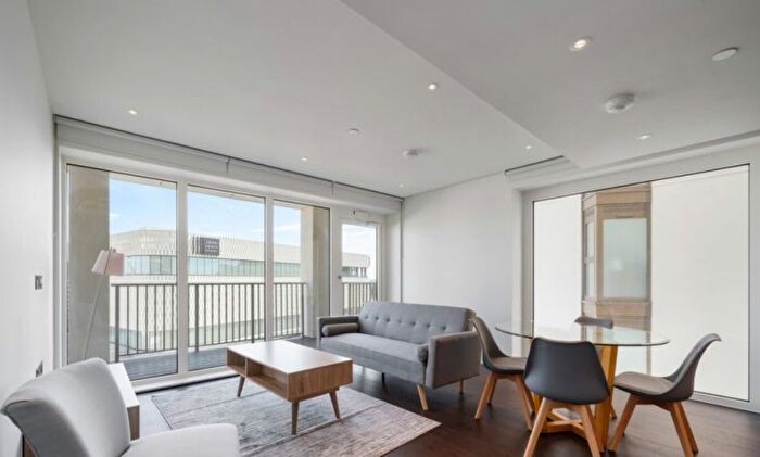 2 Bedroom Flat To Rent In Fountain Park Way, London, W12