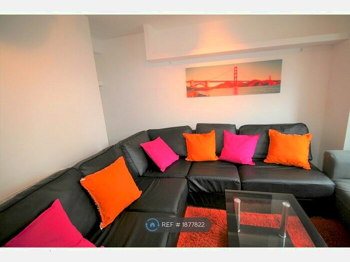 8 Bedroom Semi-Detached House To Rent In Davenport Avenue, Manchester, M20