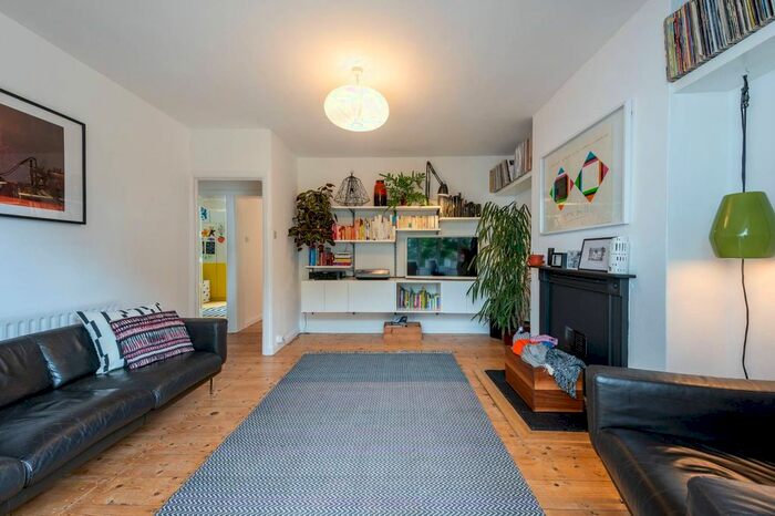 2 Bedroom Flat To Rent In The Woodlands, Crystal Palace, London SE19