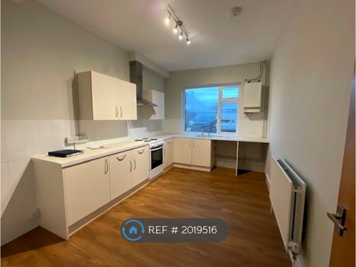 2 Bedroom Flat To Rent In Bournemouth Road, Poole, BH14