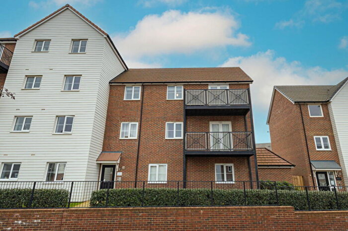 2 Bedroom Flat For Sale In Pictor Drive, Ramsgate, Kent, CT9