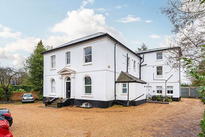 2 Bedroom Flat For Sale In Woburn Hill, Addlestone, KT15