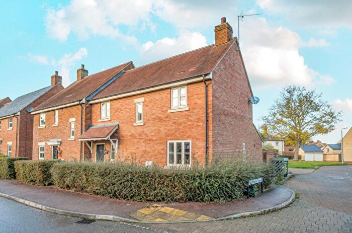 3 Bedroom End Of Terrace House For Sale In Chantry Rise, Olney, MK46