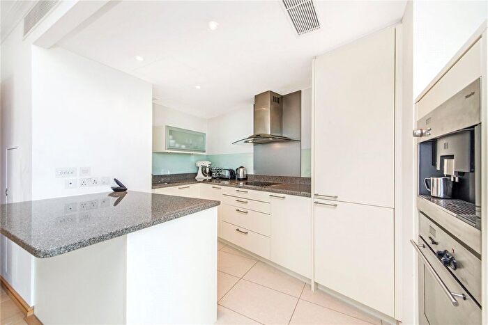 2 Bedroom Flat To Rent In West India Quay, Hertsmere Road, E14