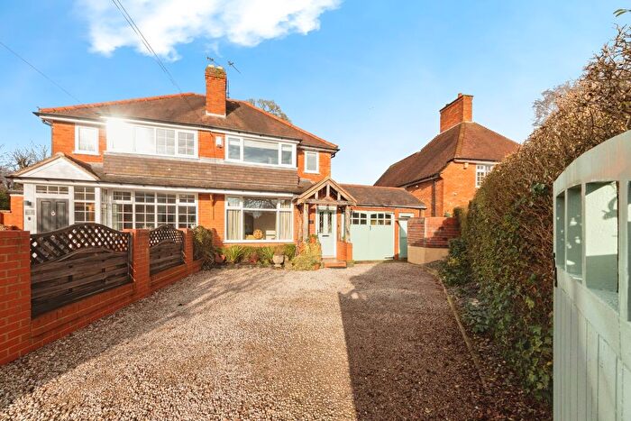3 Bedroom Semi Detached House For Sale In Redlands Close, Solihull, West Midlands, B91