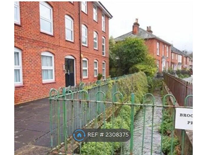 2 Bedroom Flat To Rent In Brook Court, Romsey, SO51