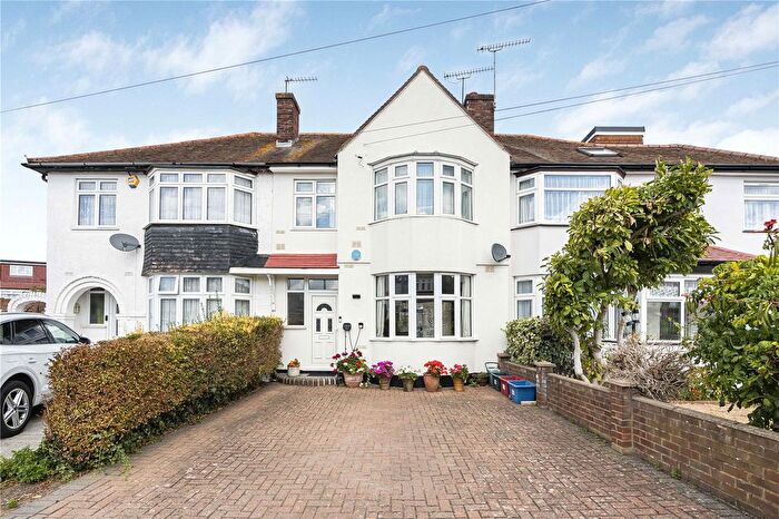 3 Bedroom Terraced House For Sale In Catherine Gardens, Hounslow, TW3