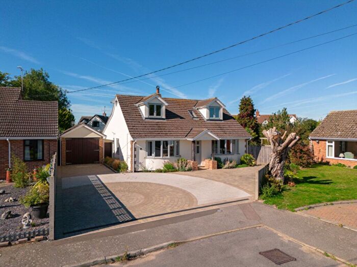 3 Bedroom Chalet For Sale In Oakdene, Kirton, IP10