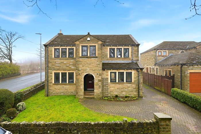 4 Bedroom Detached House For Sale In Woodside Lodge, Kirkburton, HD8