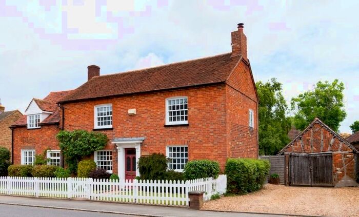 3 Bedroom Detached House For Sale In High Street North, Stewkley, Buckinghamshire, LU7