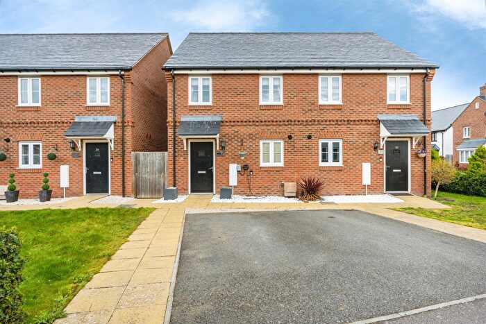 3 Bedroom Semi Detached House For Sale In Waring Crescent, Aston Clinton, Aylesbury, HP22