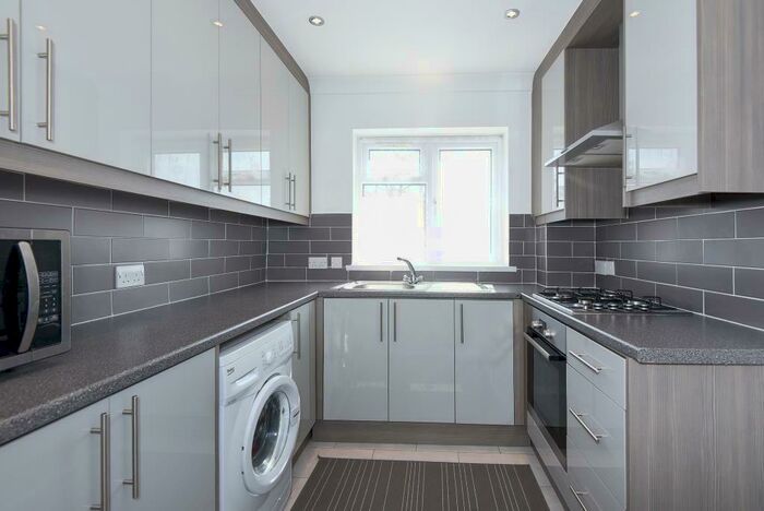 3 Bedroom Semi-Detached House To Rent In Boyn Hill Road, Maidenhead, SL6